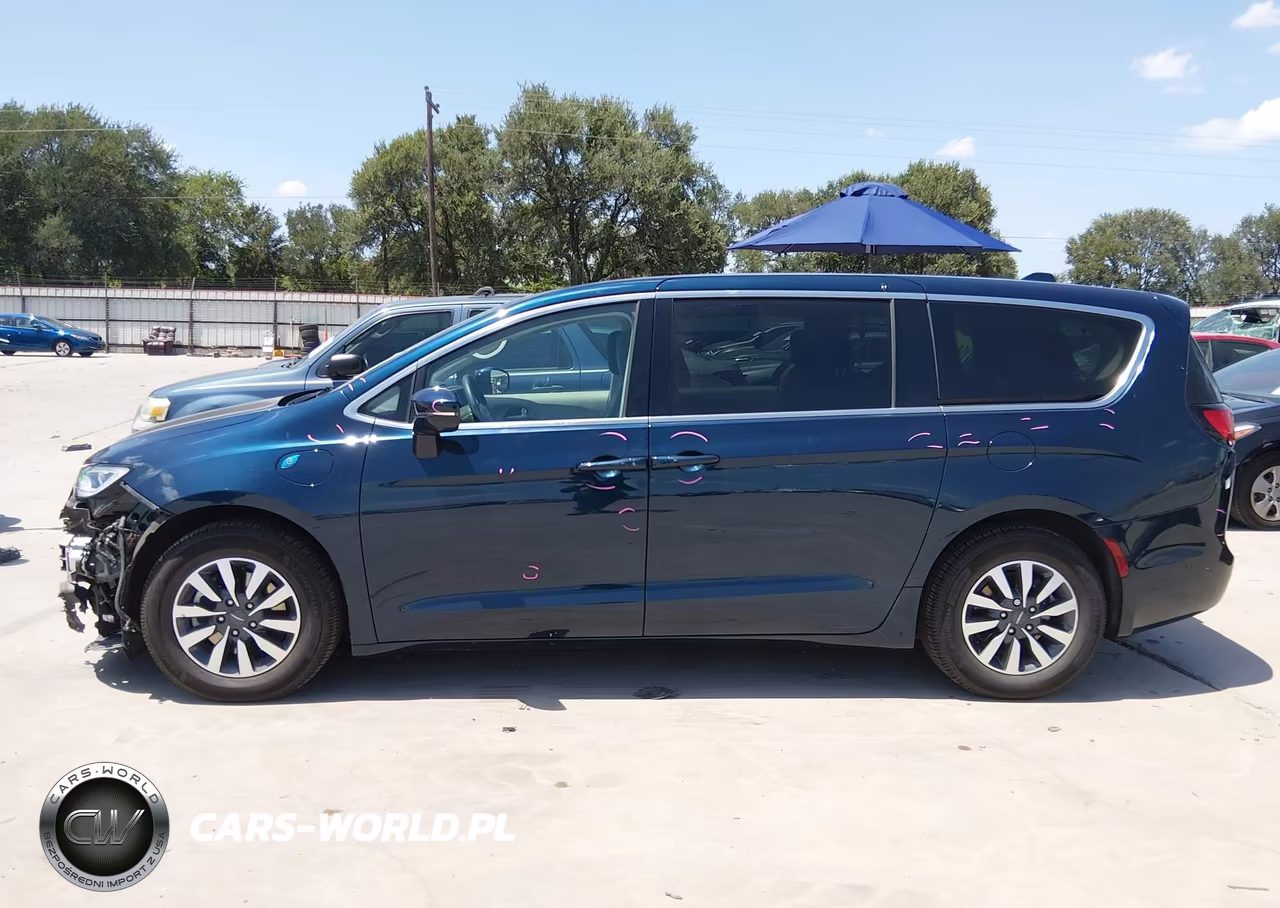 2022 Chrysler Pacifica Hybrid Touring L VIN:2C4RC1L72NR196601 - 15