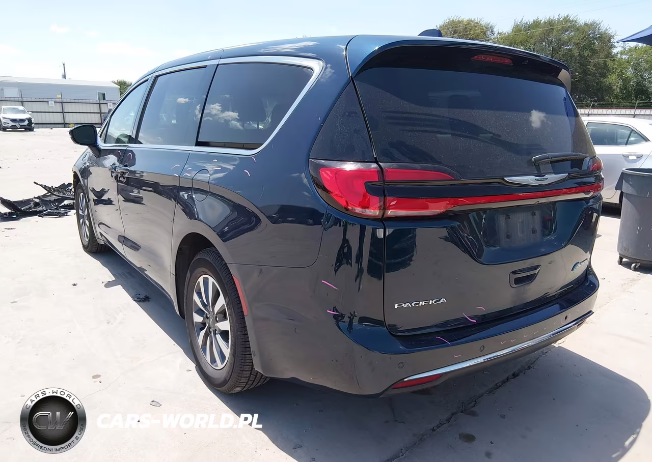 2022 Chrysler Pacifica Hybrid Touring L VIN:2C4RC1L72NR196601 - 3