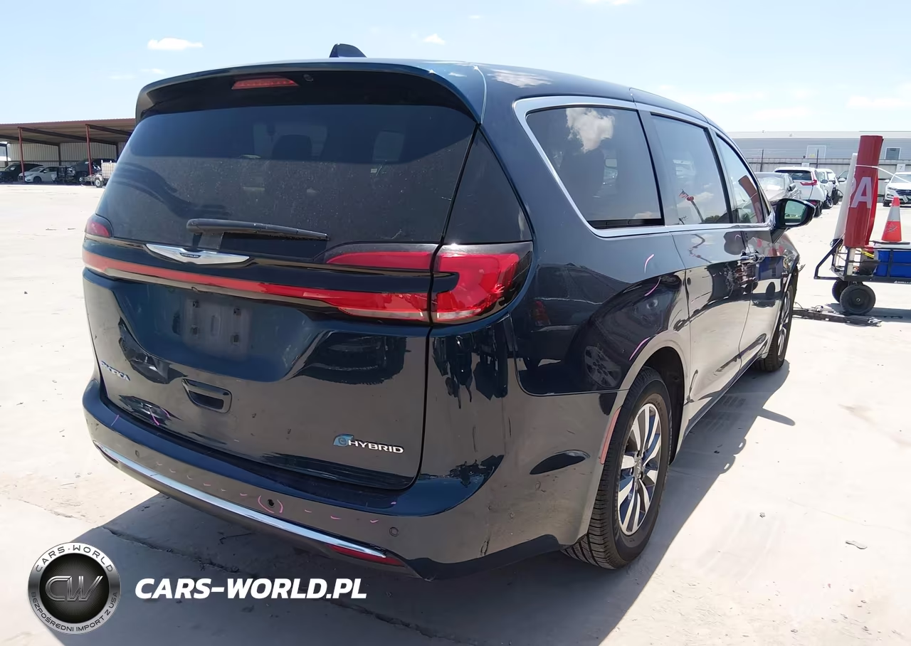 2022 Chrysler Pacifica Hybrid Touring L VIN:2C4RC1L72NR196601 - 4