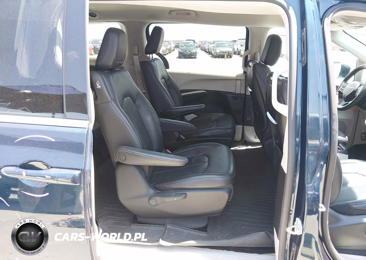 2022 Chrysler Pacifica Hybrid Touring L VIN:2C4RC1L72NR196601 - 8