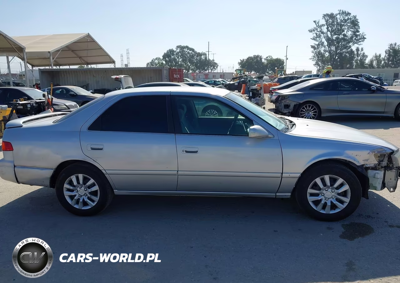 2000 Toyota Camry Le VIN:JT2BG22K8Y0498614 - 13
