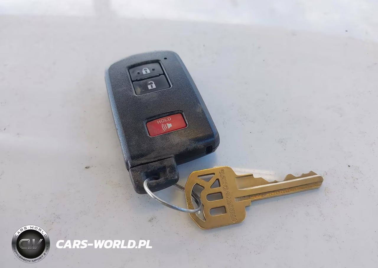 2012 Toyota Prius C Three VIN:JTDKDTB30C1521921 - 11