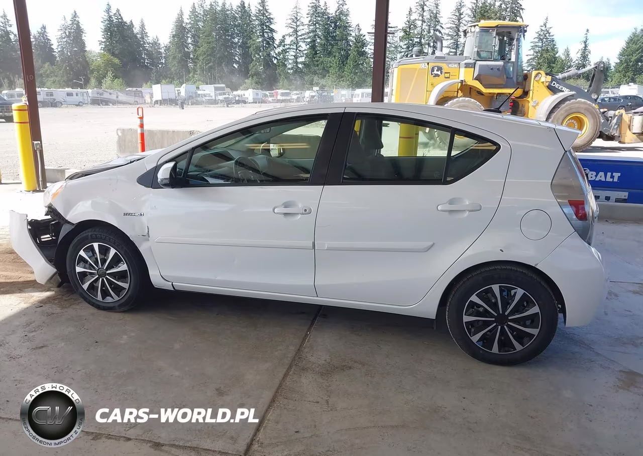 2012 Toyota Prius C Three VIN:JTDKDTB30C1521921 - 14