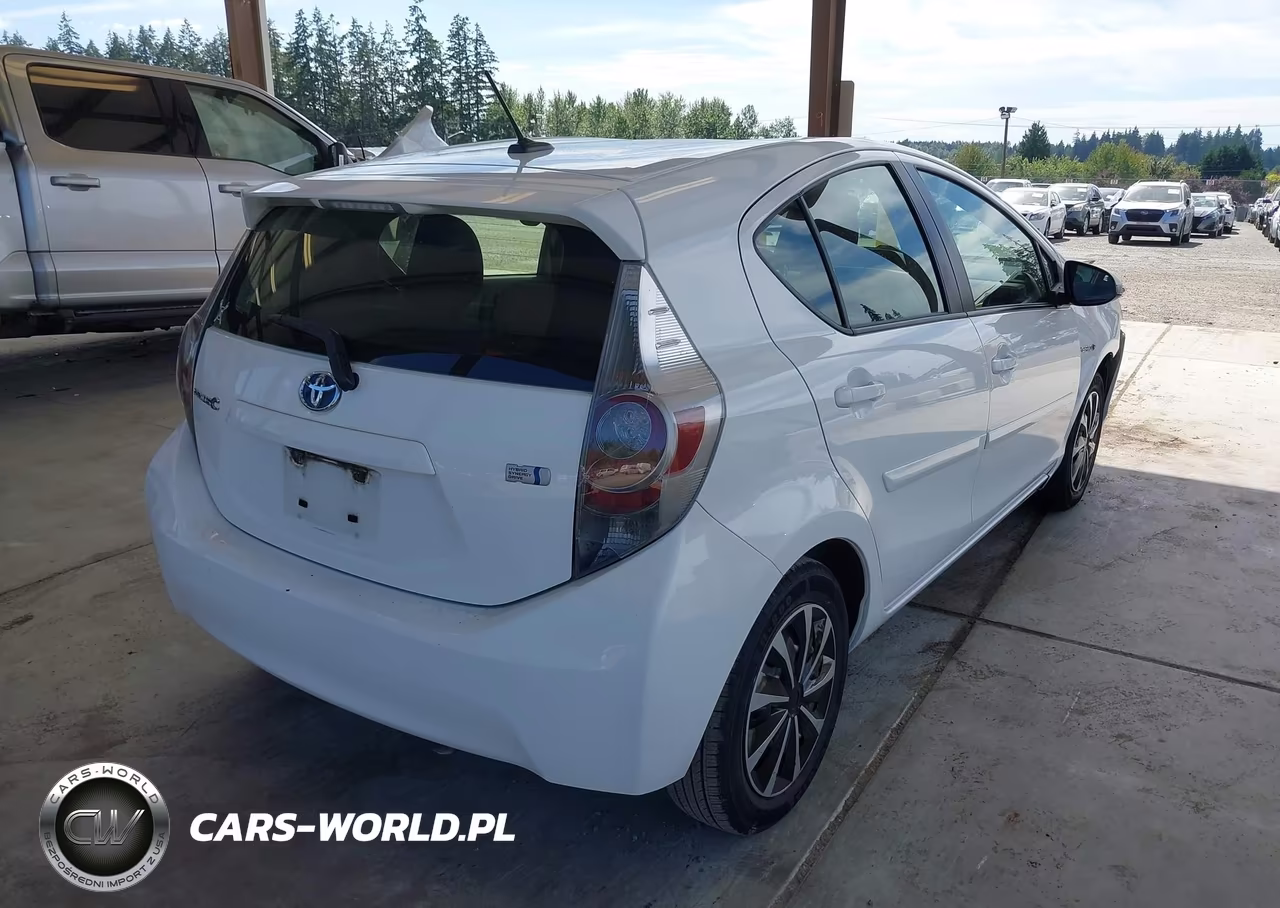 2012 Toyota Prius C Three VIN:JTDKDTB30C1521921 - 4