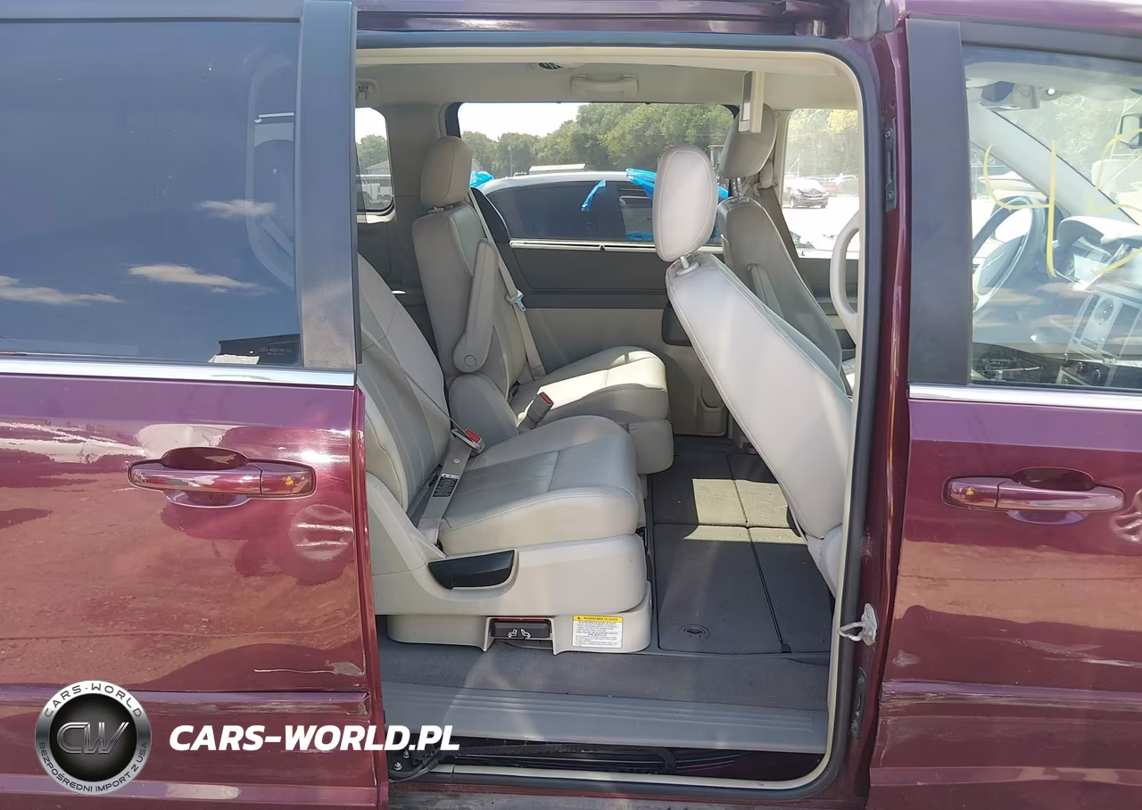 2008 Chrysler Town & Country Touring VIN:2A8HR54P38R730167 - 8