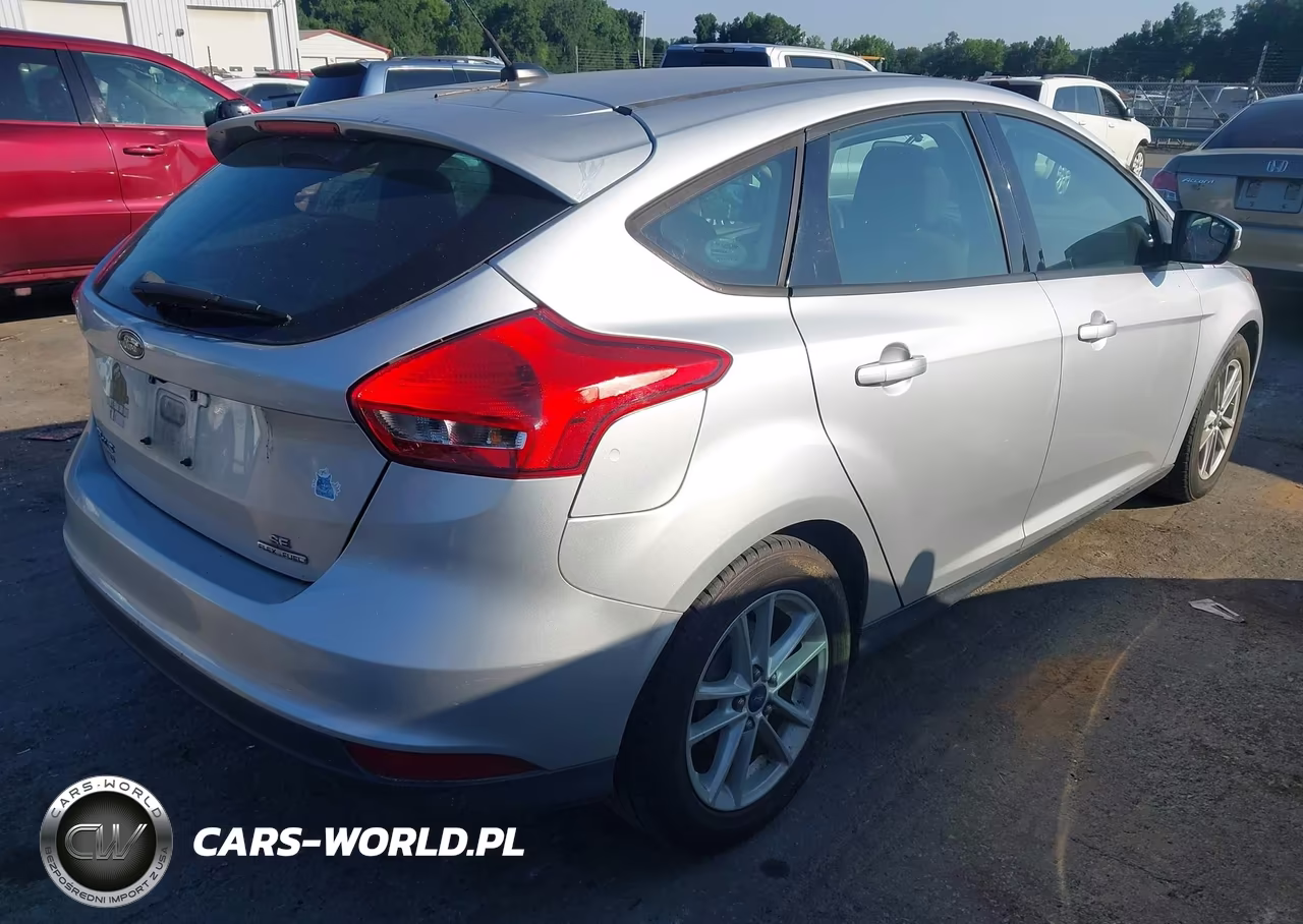 2015 Ford Focus Se VIN:1FADP3K24FL315801 - 4