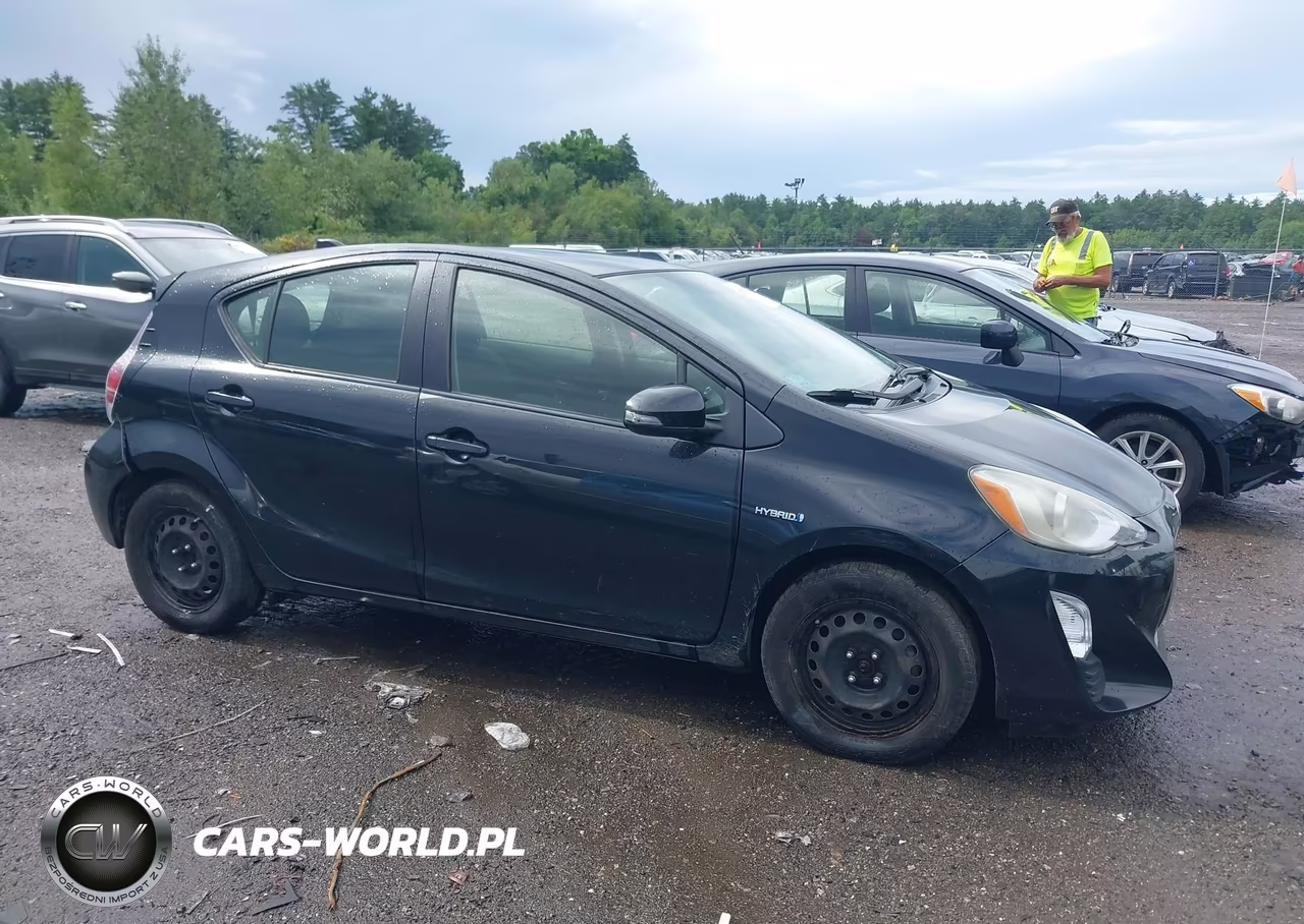 2016 Toyota Prius C Two VIN:JTDKDTB30G1125509 - 13