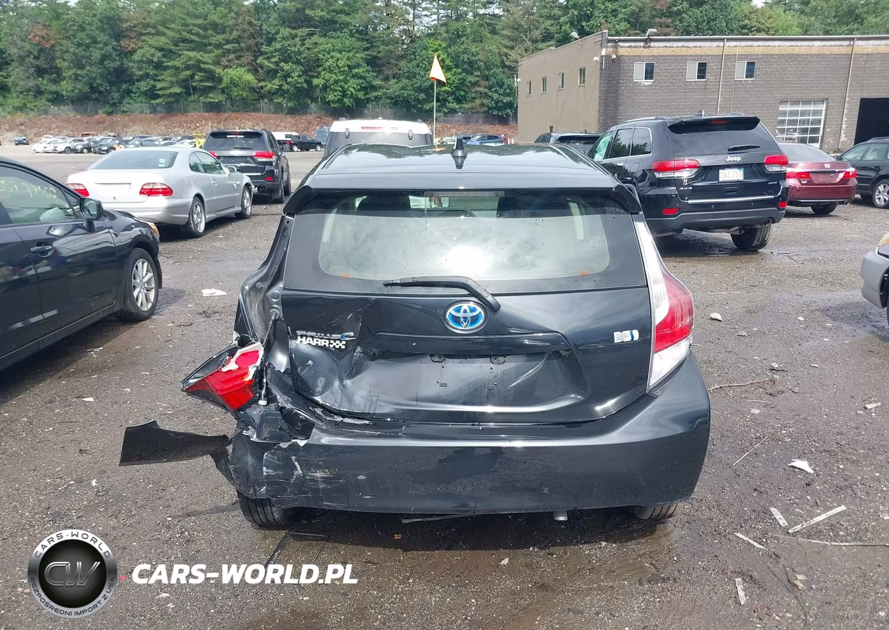 2016 Toyota Prius C Two VIN:JTDKDTB30G1125509 - 16