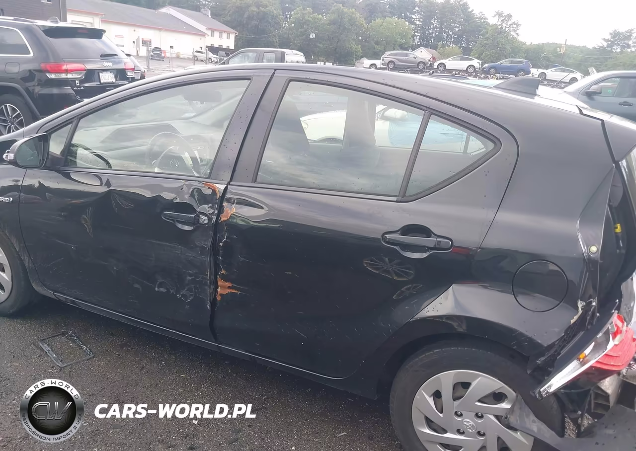 2016 Toyota Prius C Two VIN:JTDKDTB30G1125509 - 17
