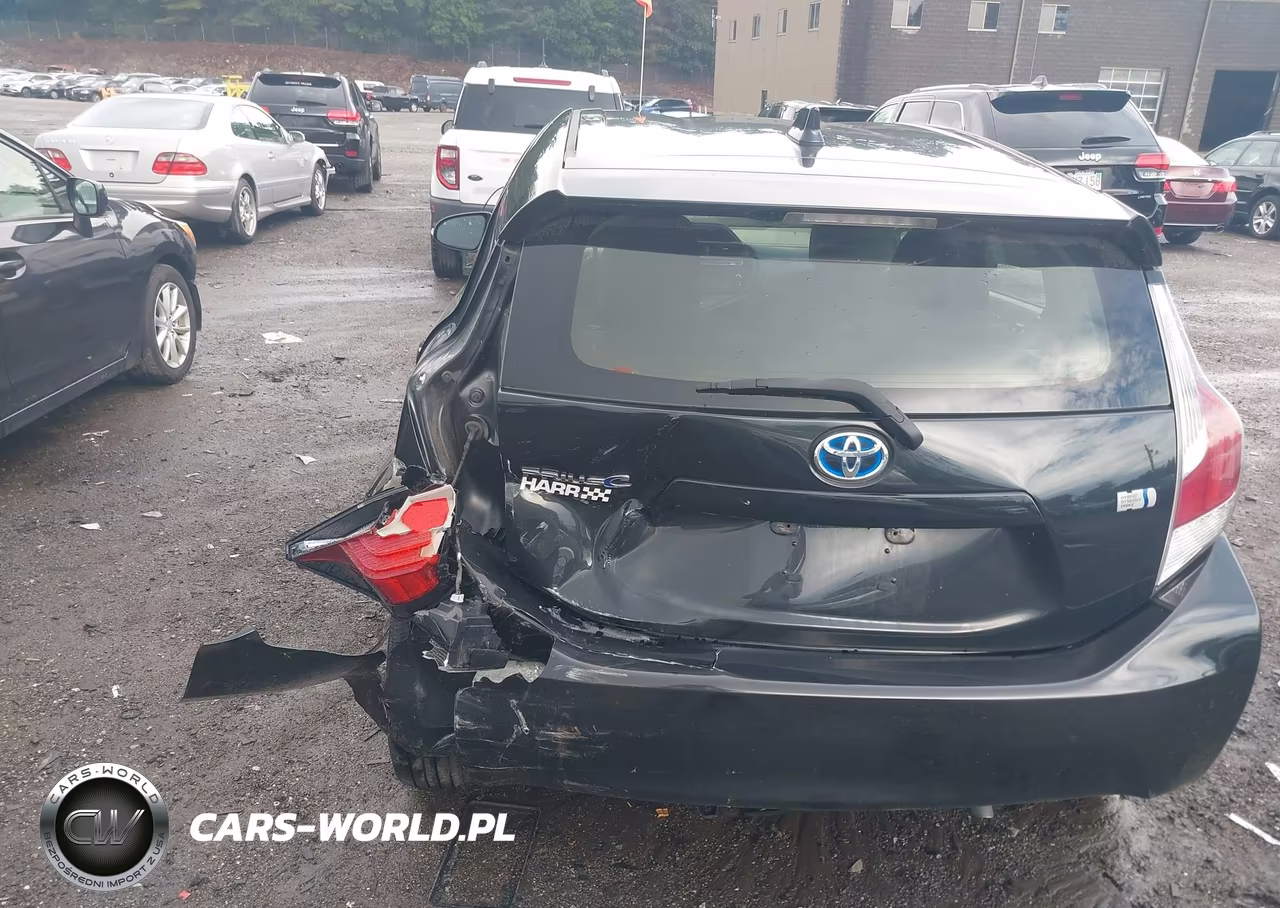 2016 Toyota Prius C Two VIN:JTDKDTB30G1125509 - 18