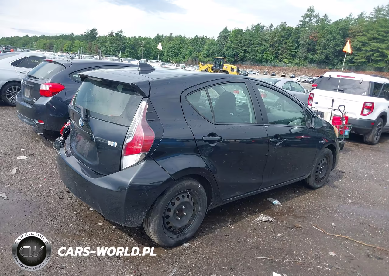 2016 Toyota Prius C Two VIN:JTDKDTB30G1125509 - 4