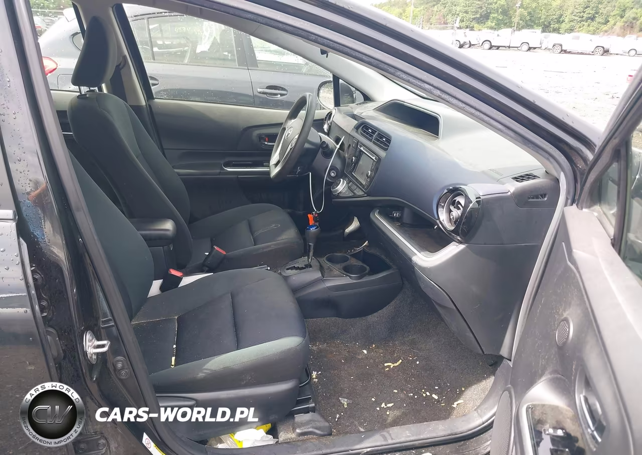 2016 Toyota Prius C Two VIN:JTDKDTB30G1125509 - 5