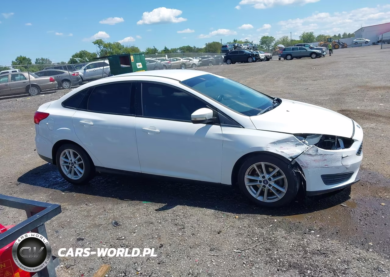 2016 Ford Focus Se VIN:1FADP3F23GL279109 - 14