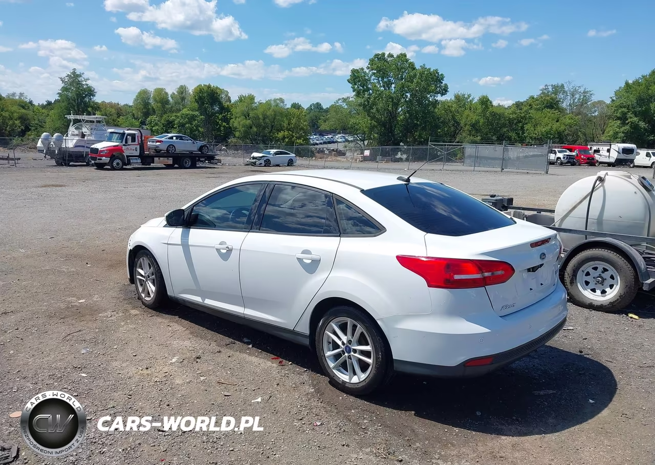 2016 Ford Focus Se VIN:1FADP3F23GL279109 - 3