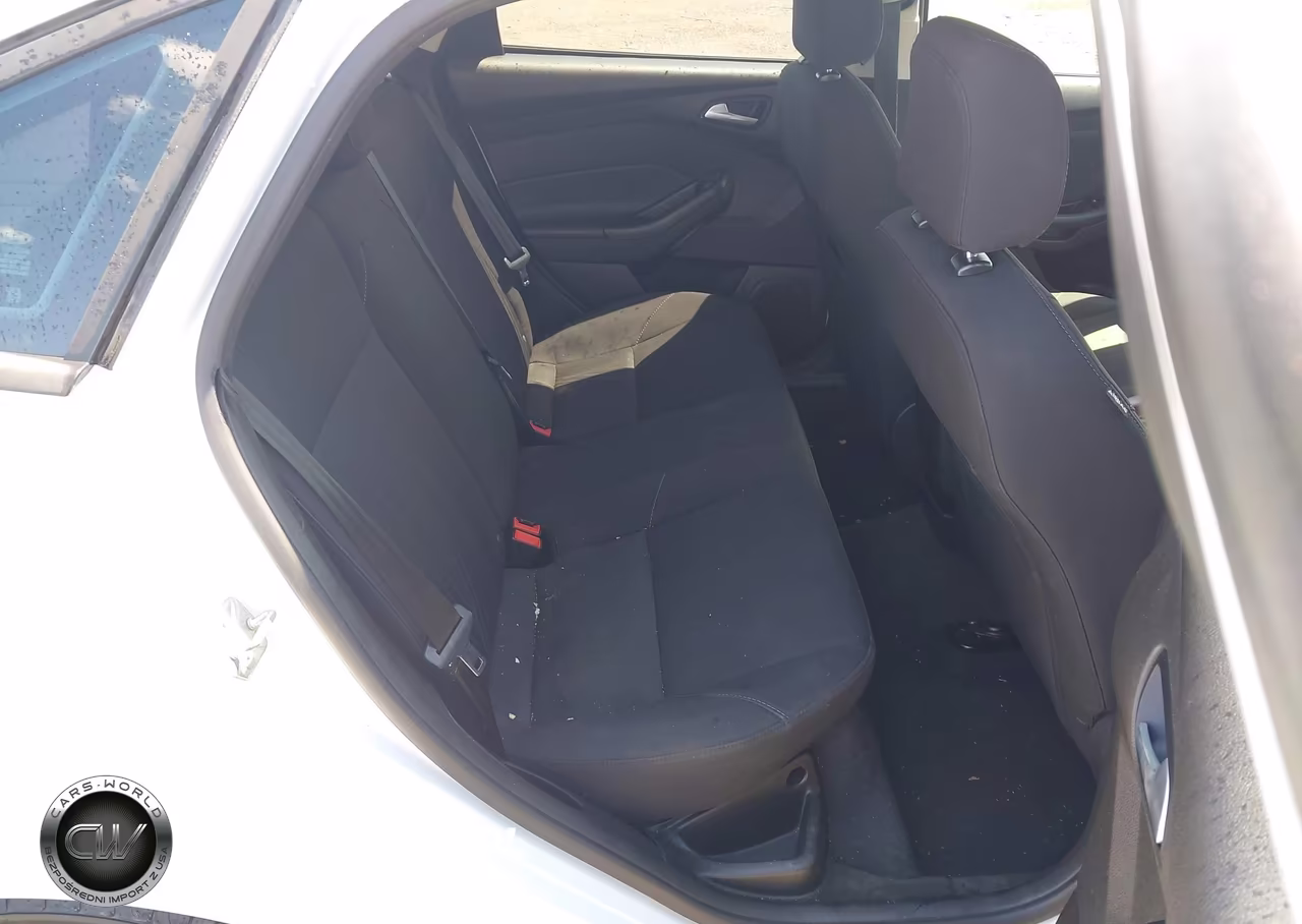 2016 Ford Focus Se VIN:1FADP3F23GL279109 - 8