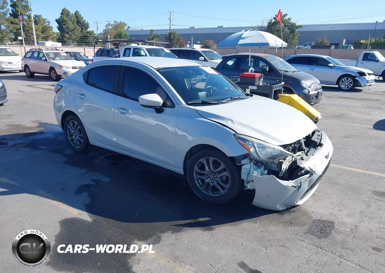 2019 Toyota Yaris Le – zdjęcie 1 z 16