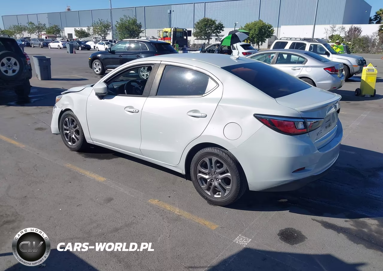 2019 Toyota Yaris Le VIN:3MYDLBYV0KY521654 - 3