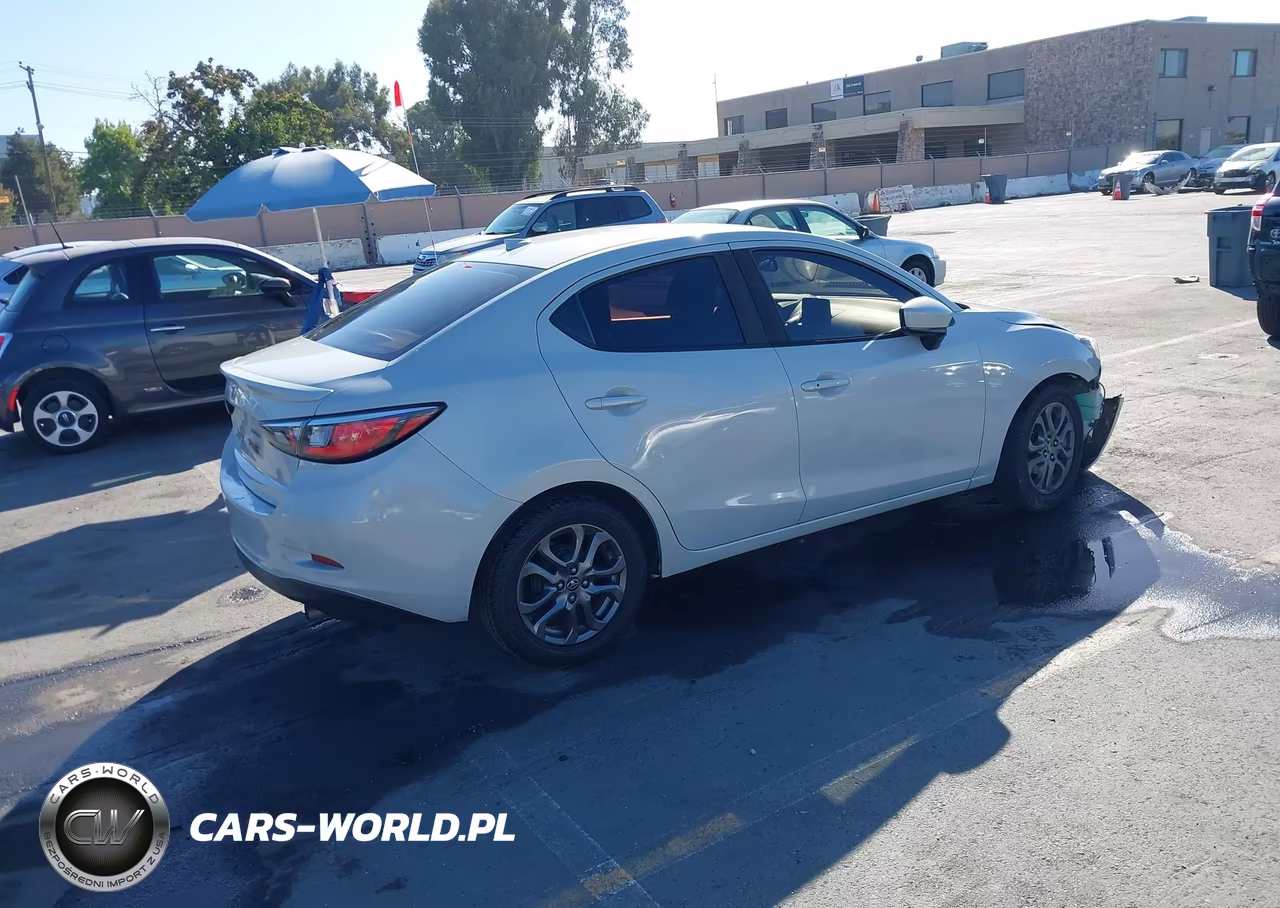 2019 Toyota Yaris Le VIN:3MYDLBYV0KY521654 - 4