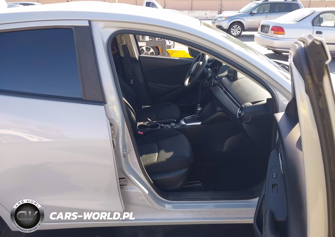 2019 Toyota Yaris Le VIN:3MYDLBYV0KY521654 - 5