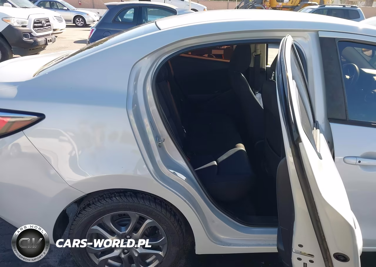 2019 Toyota Yaris Le VIN:3MYDLBYV0KY521654 - 8