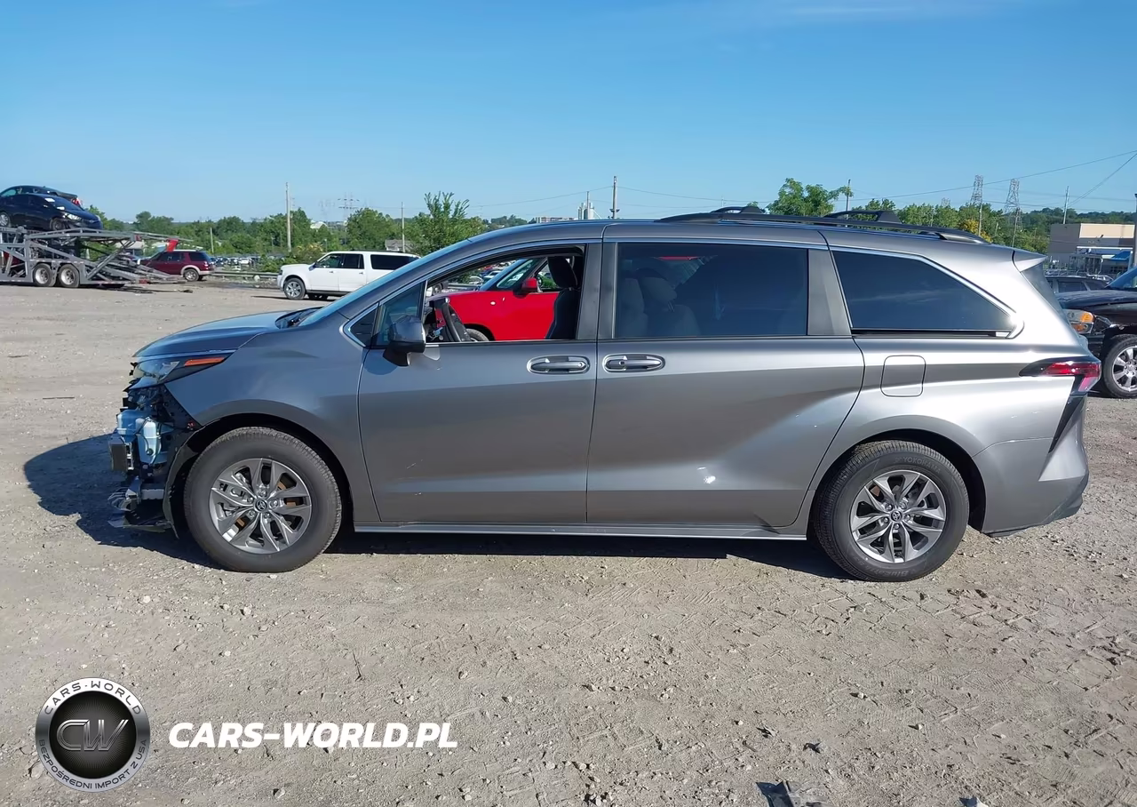 2026 Toyota Sienna Le VIN:5TDKRKECXTS317864 - 13