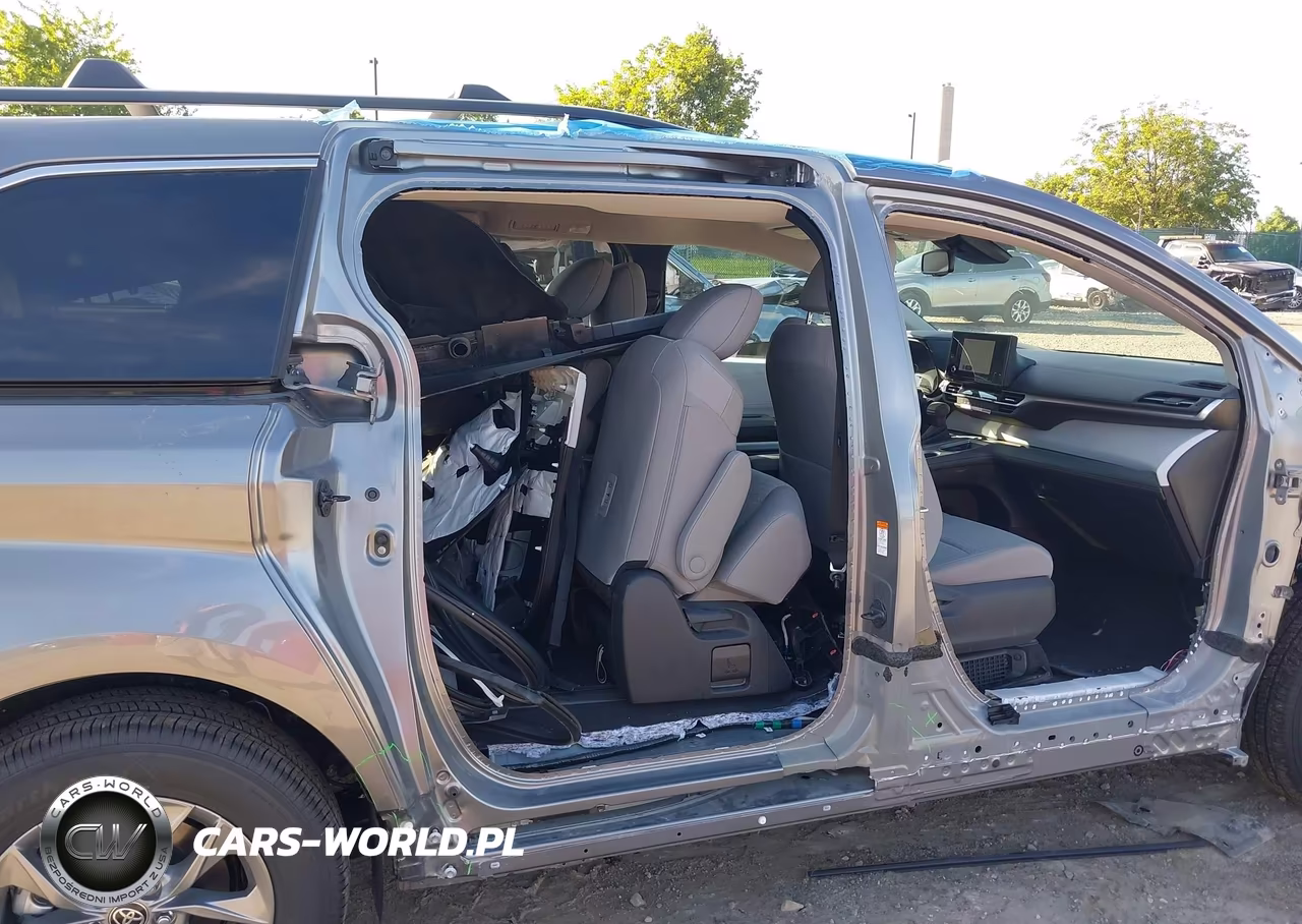 2026 Toyota Sienna Le VIN:5TDKRKECXTS317864 - 18