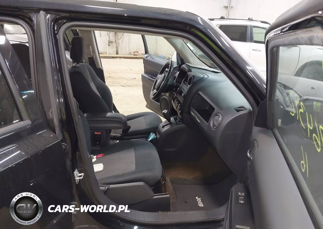2016 Jeep Patriot Latitude VIN:1C4NJRFB2GD647275 - 5