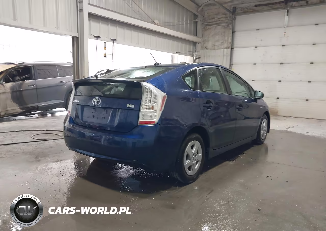 2011 Toyota Prius Three VIN:JTDKN3DU5B1437403 - 4