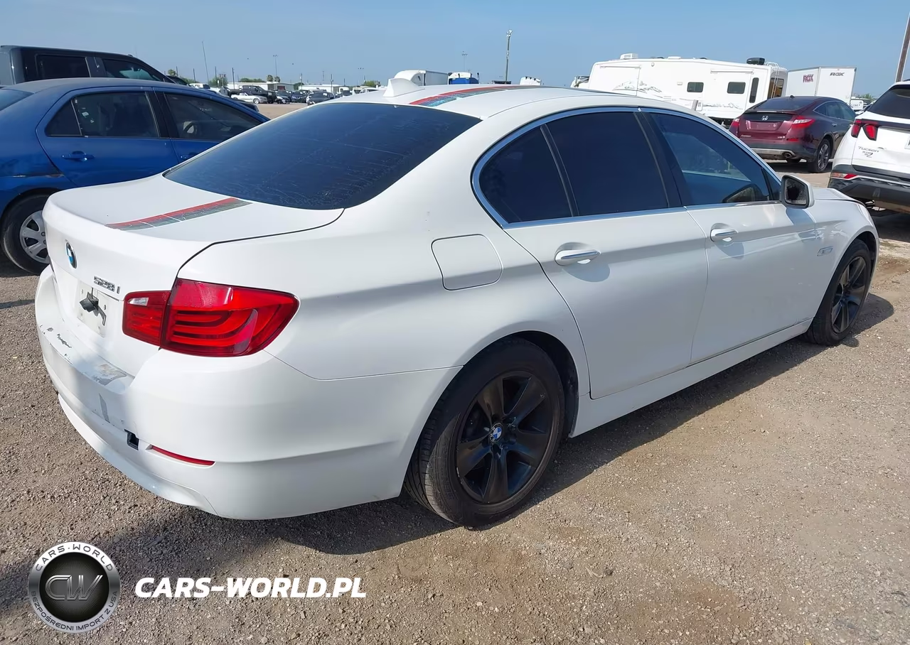 2013 BMW 528I VIN:WBAXG5C56DDY34915 - 4