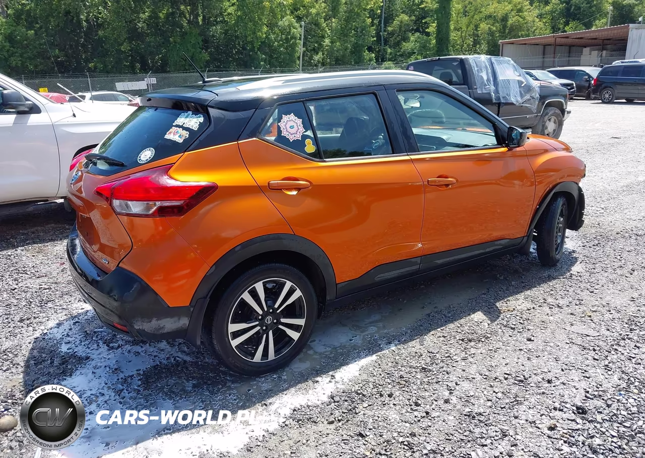2018 Nissan Kicks Sv VIN:3N1CP5CU4JL532170 - 4