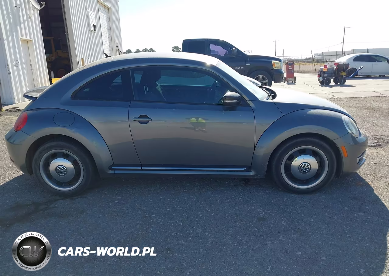 2013 Volkswagen Beetle 2.0T Turbo VIN:3VWV67AT2DM606597 - 13