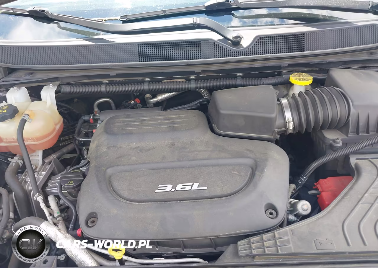 2018 Chrysler Pacifica L VIN:2C4RC1AG4JR262045 - 10
