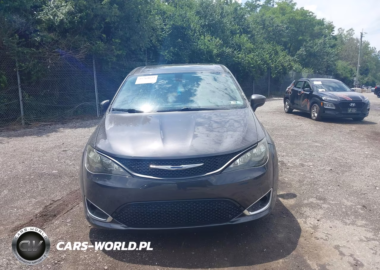 2018 Chrysler Pacifica L VIN:2C4RC1AG4JR262045 - 12