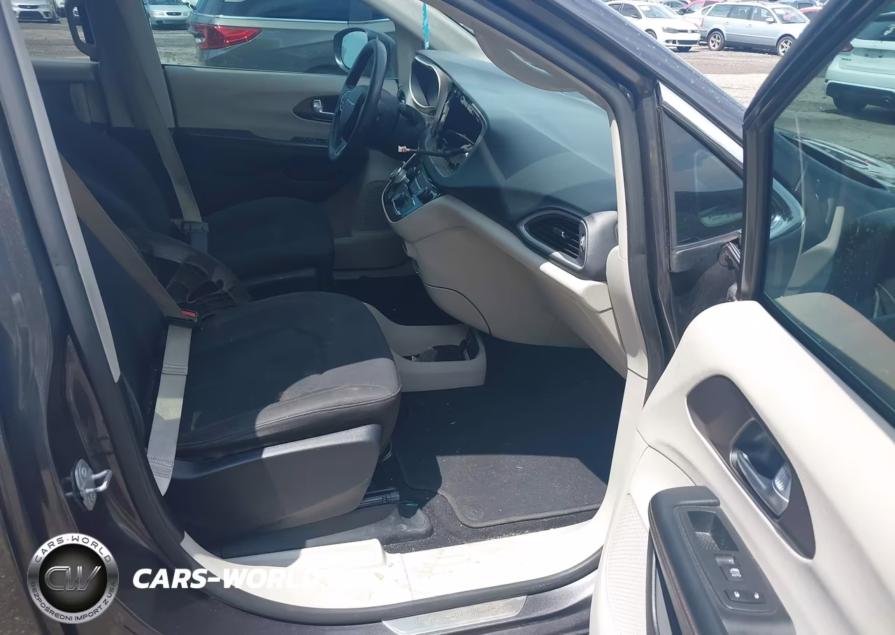 2018 Chrysler Pacifica L VIN:2C4RC1AG4JR262045 - 5