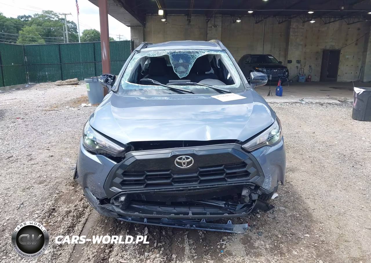2026 Toyota Corolla Cross Le VIN:7MUCAABG2TV171401 - 13