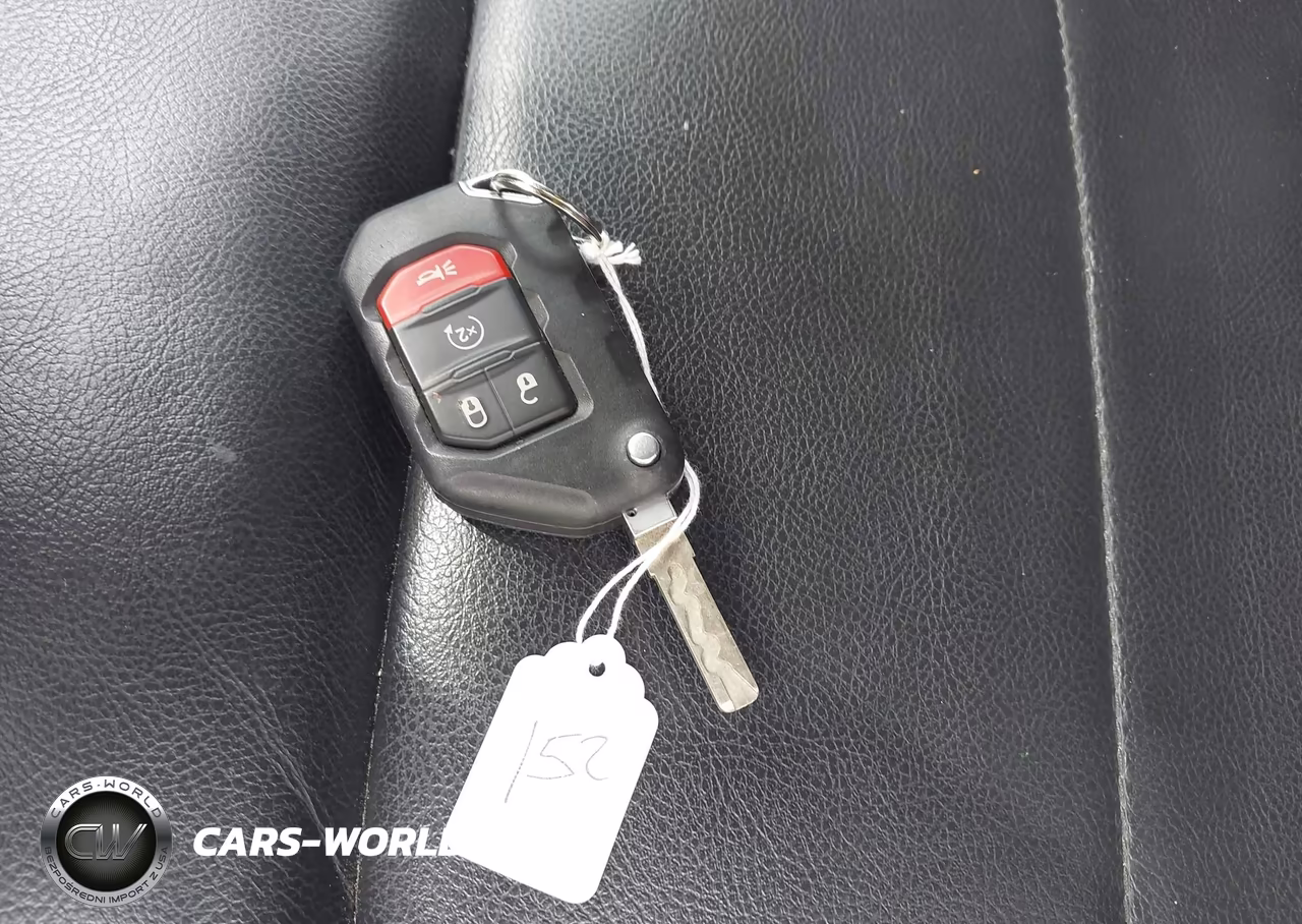 2022 Jeep Wrangler Unlimited Sahara 4X4 VIN:1C4HJXEN9NW118615 - 11