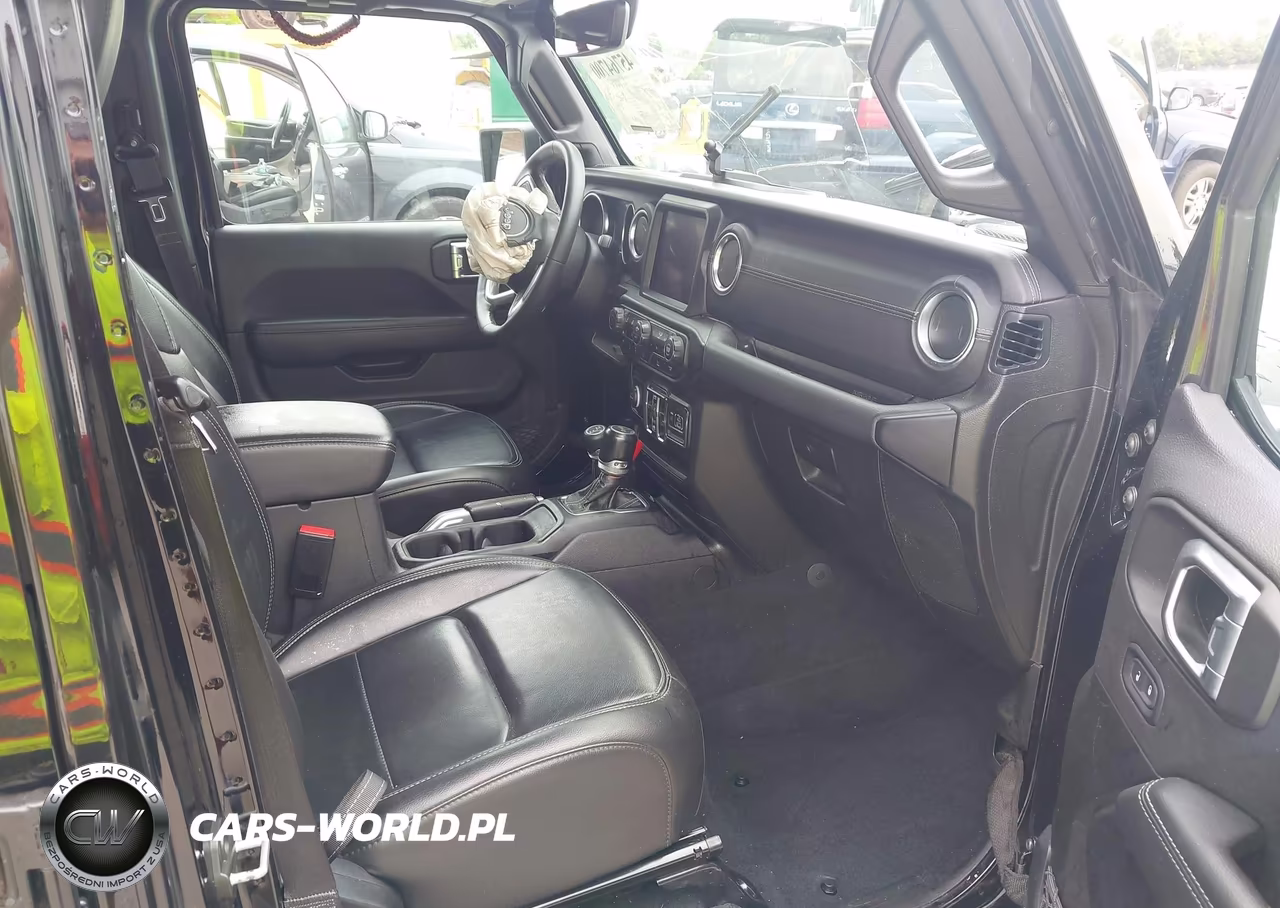 2022 Jeep Wrangler Unlimited Sahara 4X4 VIN:1C4HJXEN9NW118615 - 5