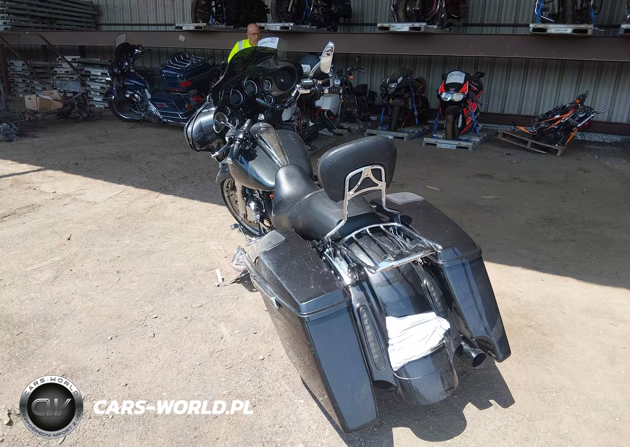 2009 Harley-Davidson Flhx VIN:1HD1KB4179Y686872 - 3