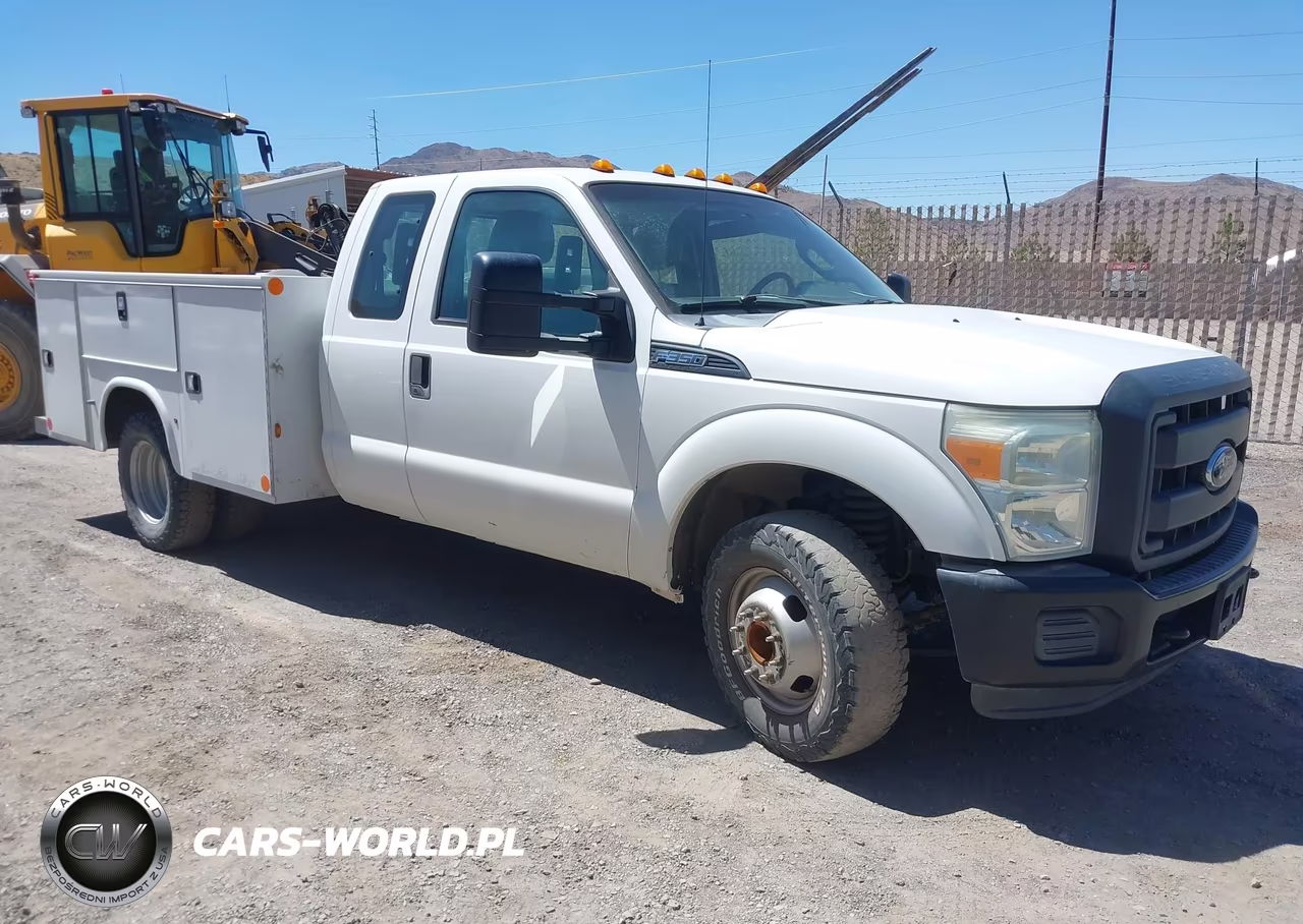 2015 Ford F-350 Chassis Xl