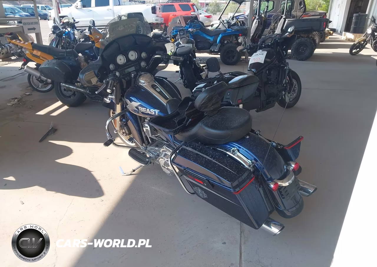 2012 Harley-Davidson Flhx Street Glide VIN:1HD1KBM18CB636945 - 3