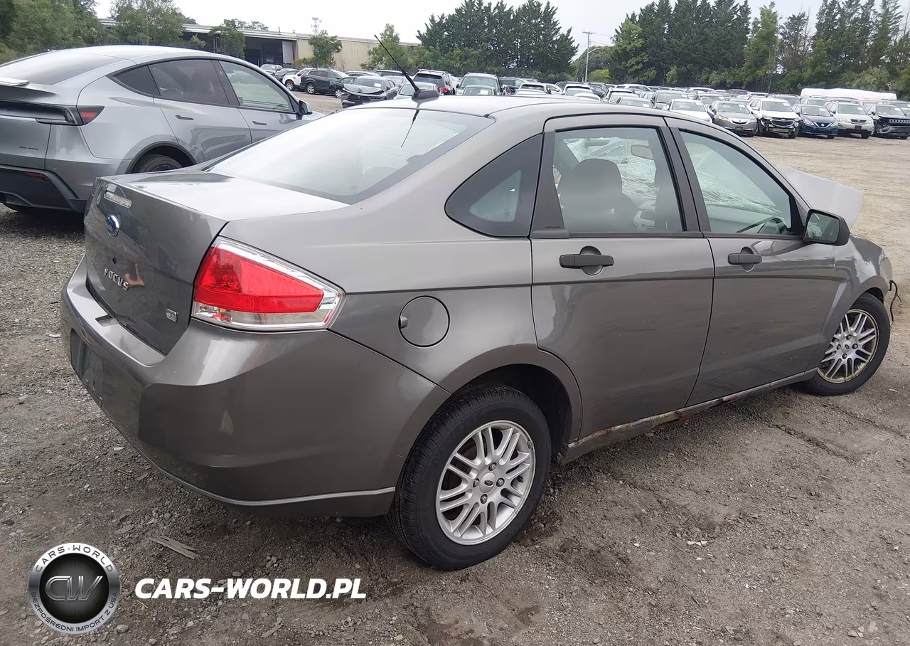 2009 Ford Focus Se VIN:1FAHP35N89W226887 - 4
