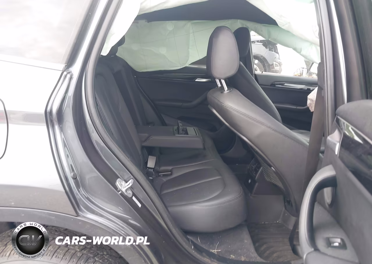 2018 BMW X1 Sdrive28I VIN:WBXHU7C33J5L08812 - 8
