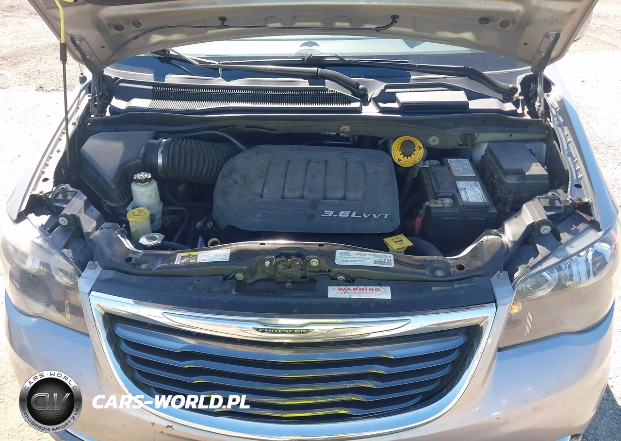 2015 Chrysler Town & Country S VIN:2C4RC1HG3FR655872 - 10
