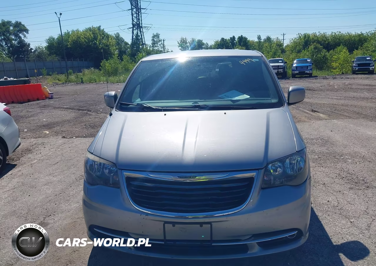 2015 Chrysler Town & Country S VIN:2C4RC1HG3FR655872 - 12