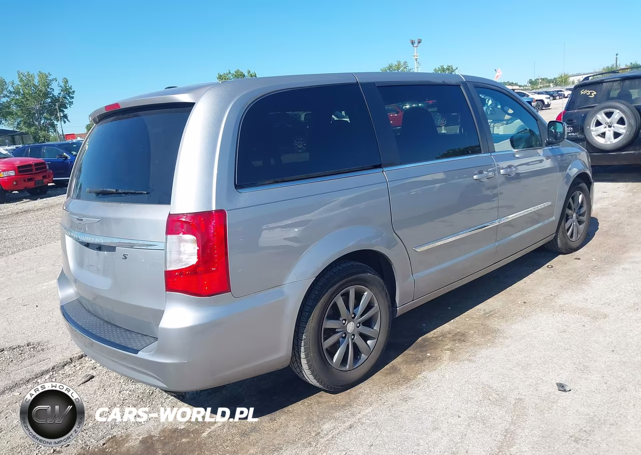 2015 Chrysler Town & Country S VIN:2C4RC1HG3FR655872 - 4