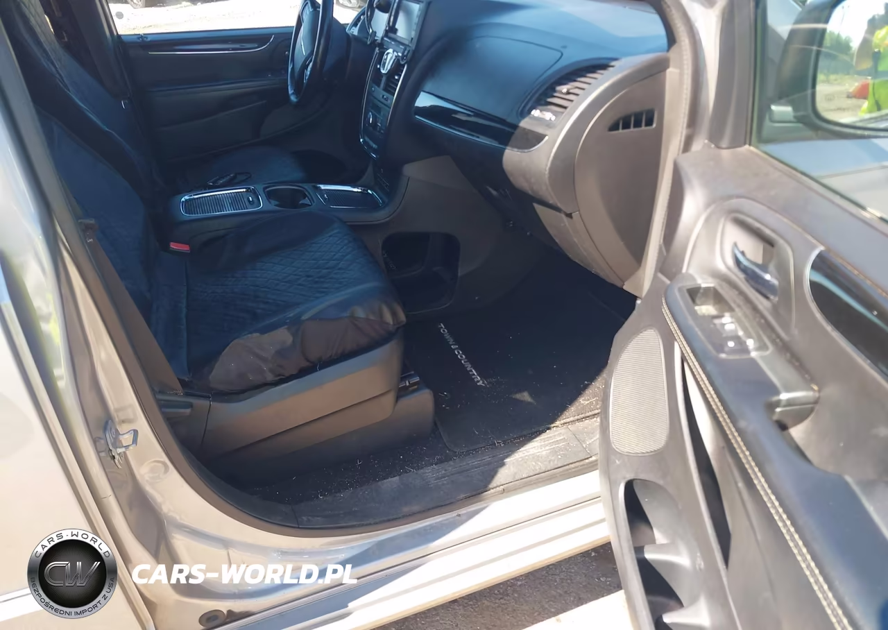 2015 Chrysler Town & Country S VIN:2C4RC1HG3FR655872 - 5