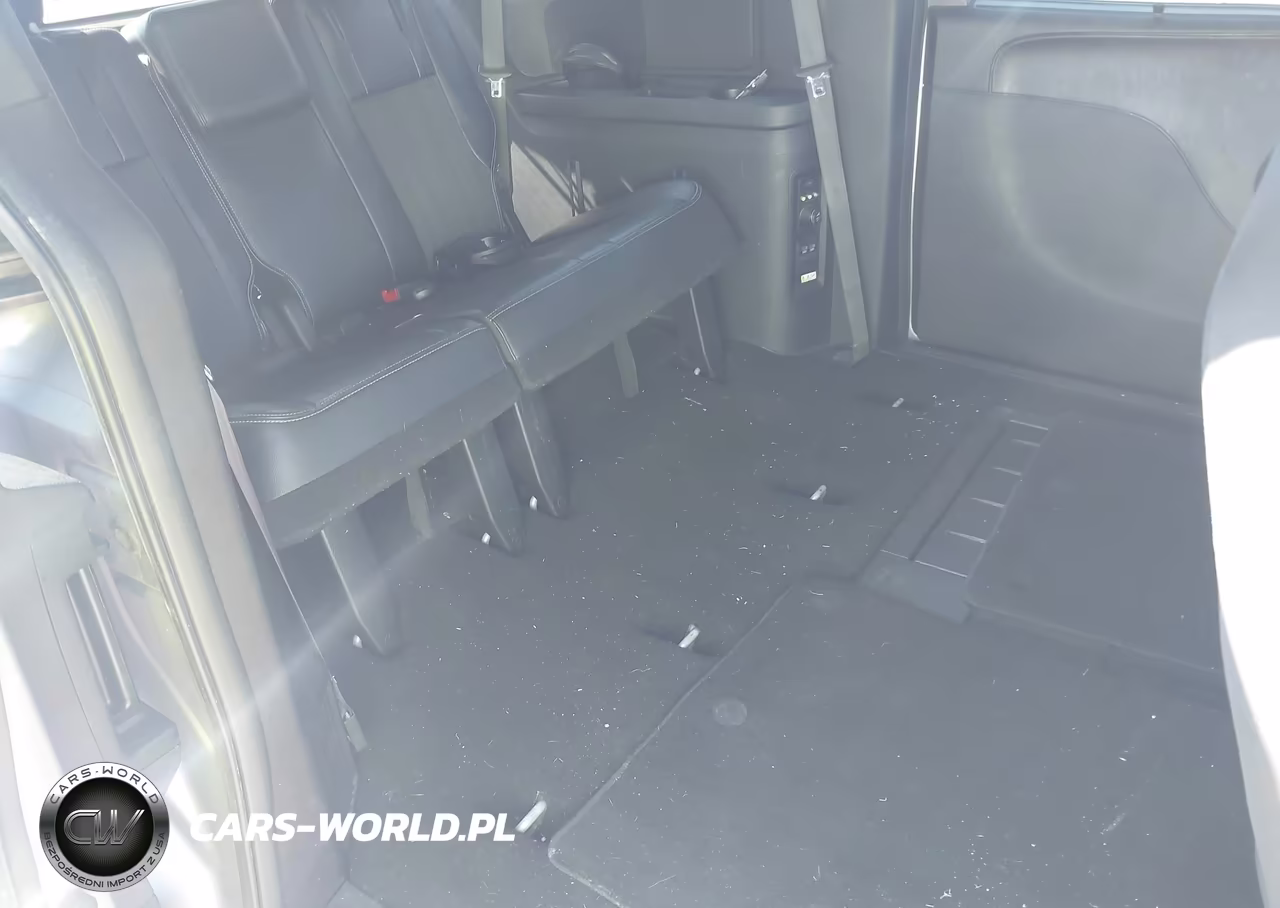2015 Chrysler Town & Country S VIN:2C4RC1HG3FR655872 - 8