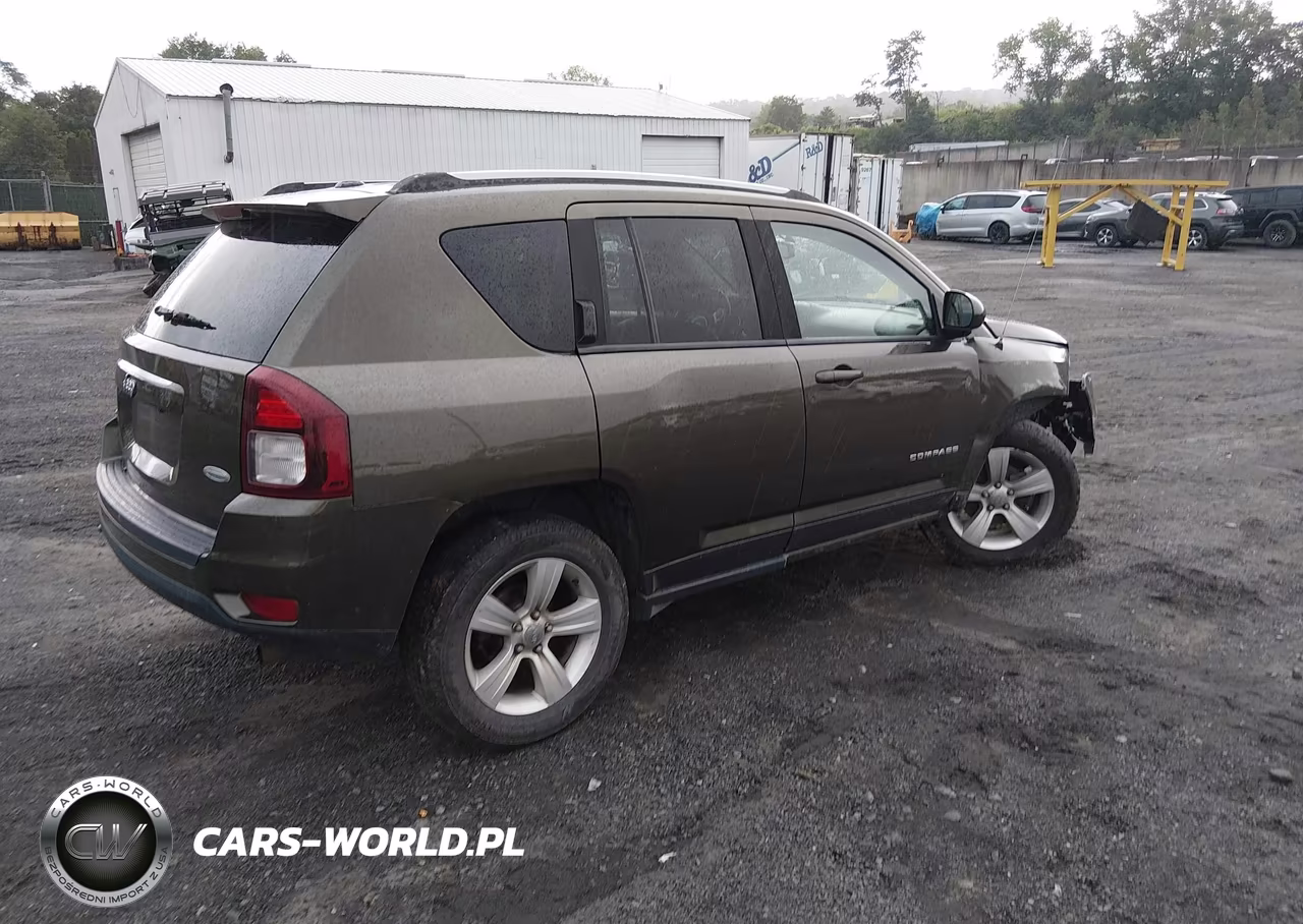 2016 Jeep Compass Latitude VIN:1C4NJDEB5GD558305 - 4