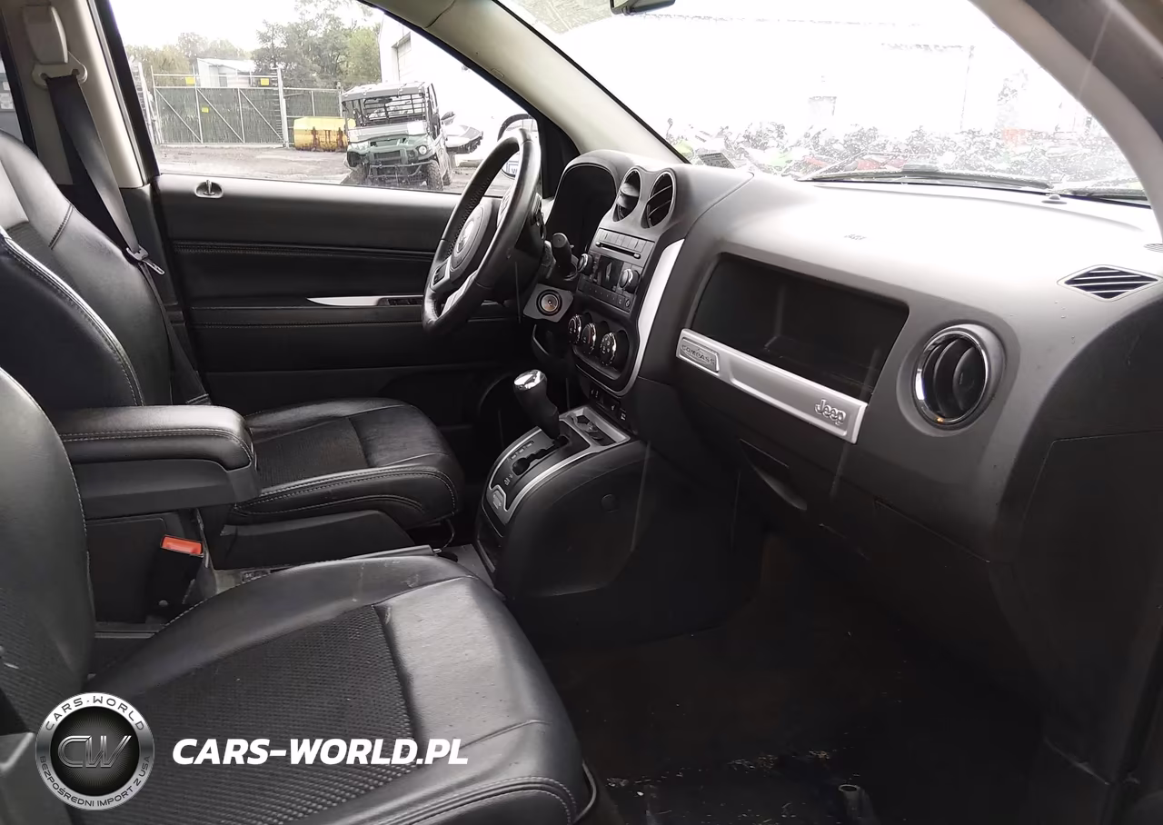 2016 Jeep Compass Latitude VIN:1C4NJDEB5GD558305 - 5