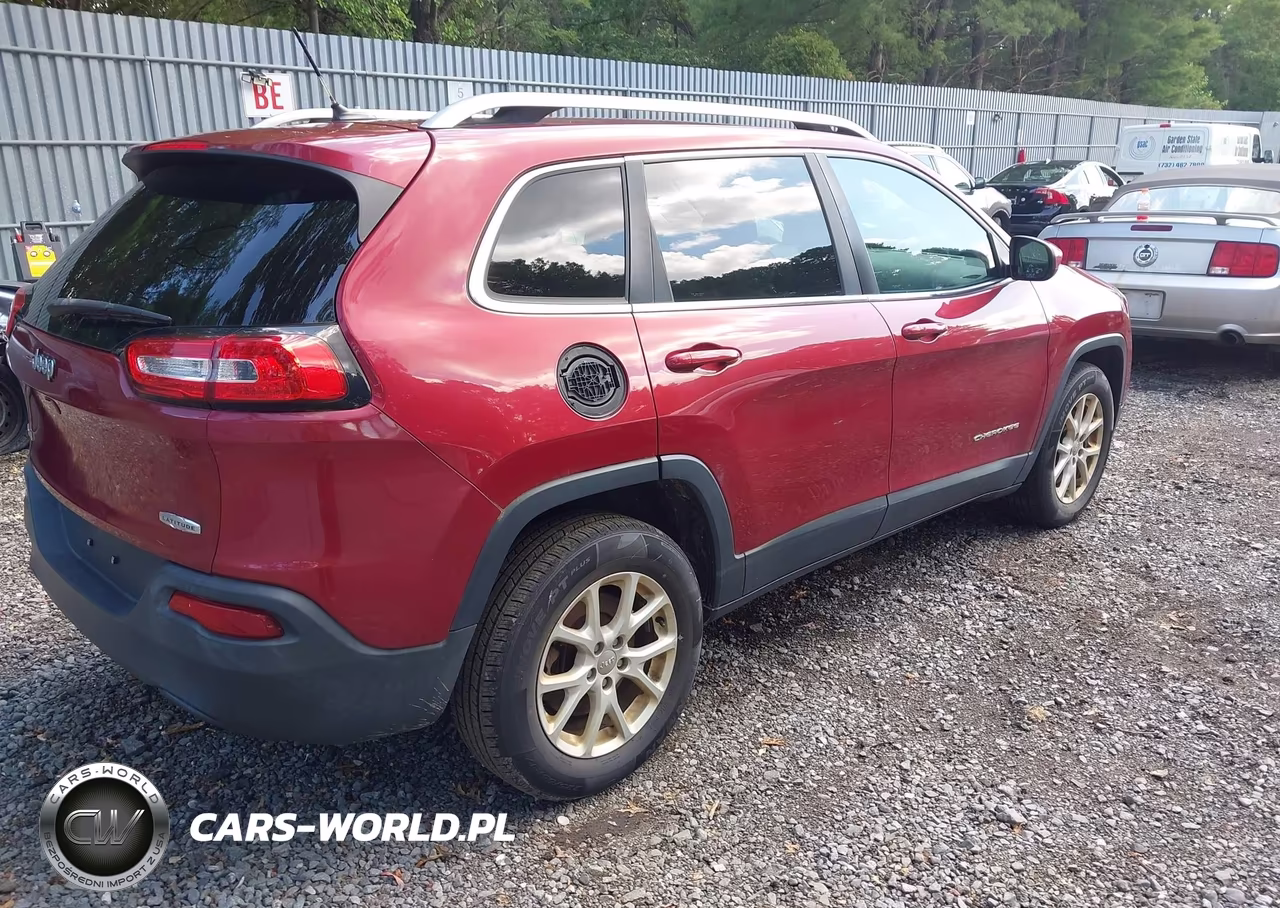 2015 Jeep Cherokee Latitude VIN:1C4PJMCB7FW588971 - 4